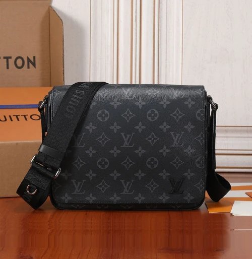 Louis Vuitton district Monogram eipse m46255 26x20x7